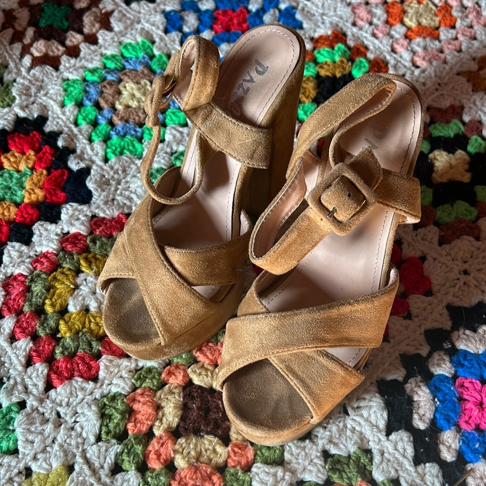 Platform pazzle heels